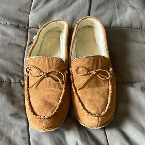 VINEYARD VINES Size 13 Men’s moccasin slippers PEAKS Shearling